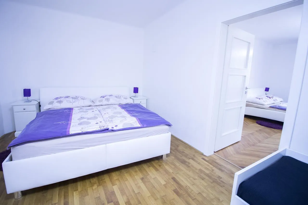 Apartments Old Town Square 27 Praga 0*,