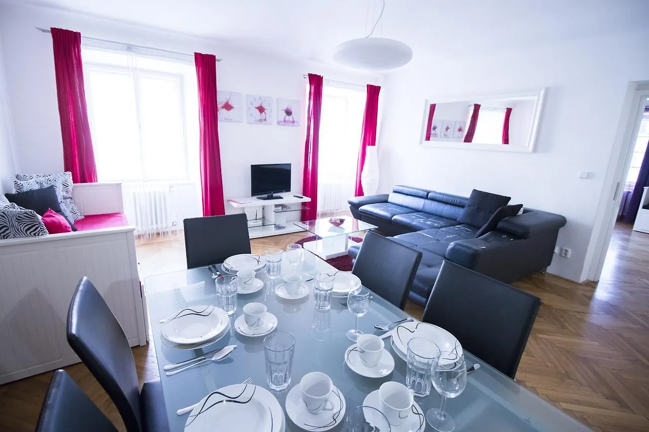 Apartments Old Town Square 27 Praga 0*,